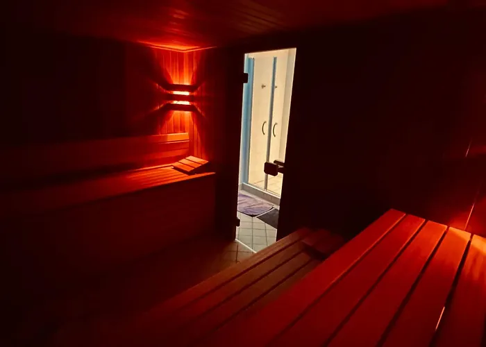 Notre-dame D'escouloubre Sources D'eaux Chaudes Privees Et Sauna Nocleg ze śniadaniem